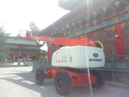 星邦重工高空作业平台助力建设天龙山诗巫佛寺庙
